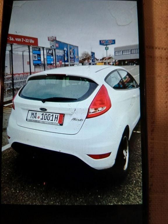 Gebraucht Ford Fiesta Trend 60 PS (44 kW) 2010 Weiß Kleinwagen