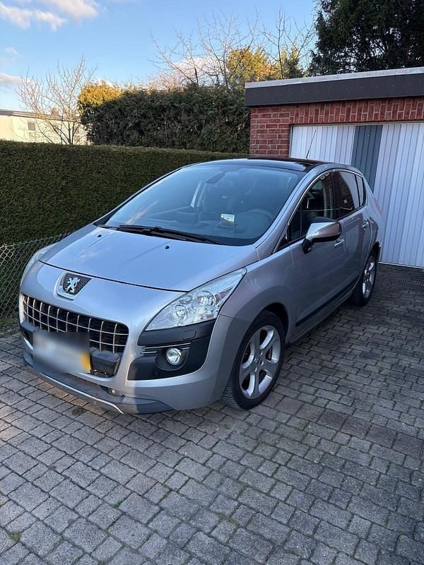 Silber Gebraucht 2010 Peugeot 3008 Platinum SUV | 5.000 € (Etwas zu teuer) - Bild 1/4