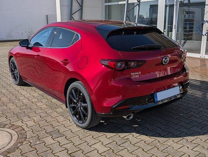 Neu Mazda 3 186 PS (136 kW) 2026 Rot Limousine