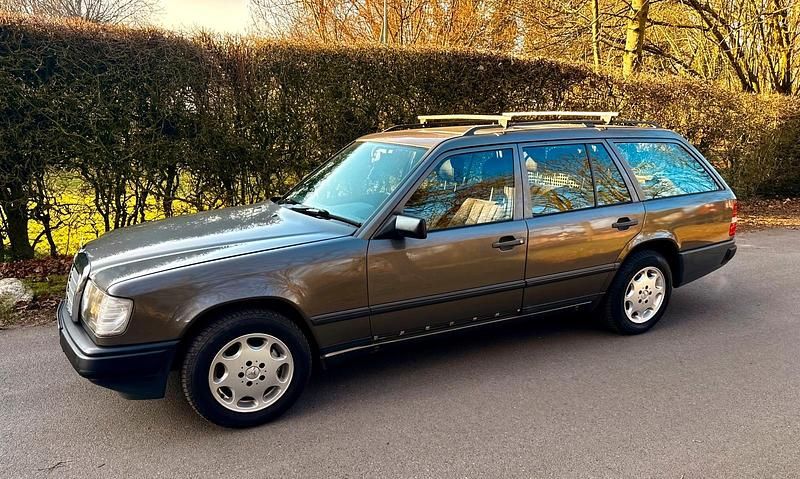 Gebraucht Mercedes E230 136 PS (100 kW) 1989 Grau Kombi