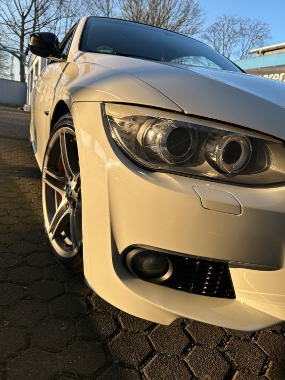 Weiß Gebraucht 2012 BMW 318 Cabriolet M Sport Cabrio | 10.300 € (Fairer Preis) - Bild 1/4