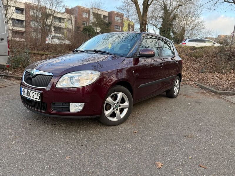 Rot Gebraucht 2010 Skoda Fabia Limousine | 3.000 € (Guter Preis) - Bild 1/4