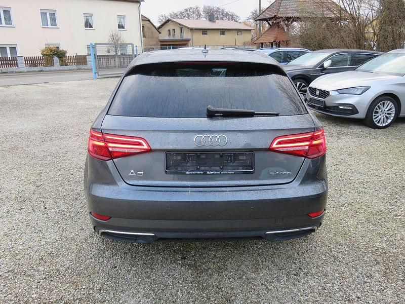 Gebraucht Audi A3 Sportback e-tron S-Line 150 PS (110 kW) 2018 Grau Kleinwagen