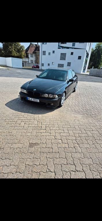 Schwarz Gebraucht 2001 BMW 520 M Sport Limousine | 4.000 € (Fairer Preis) - Bild 1/4