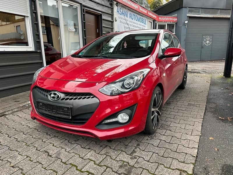 Rot Gebraucht 2013 Hyundai i30 Coupé | 4.790 € (Fairer Preis) - Bild 1/4