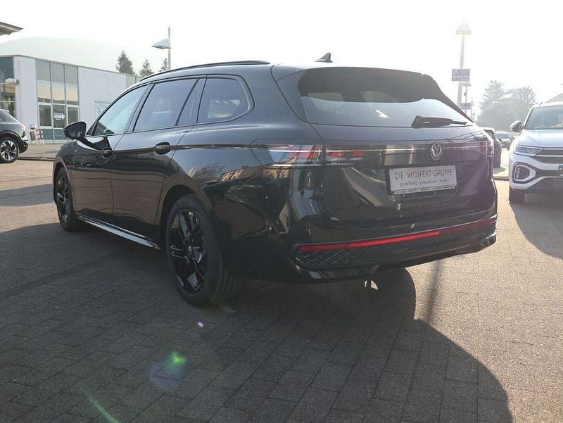 Neu VW Passat R-line 150 PS (110 kW) 2025 Grenadillschwarz metallic Kombi