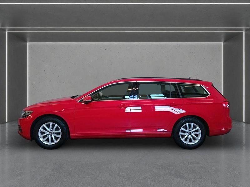 Gebraucht VW Passat Business 122 PS (89 kW) 2023 Rot Kombi
