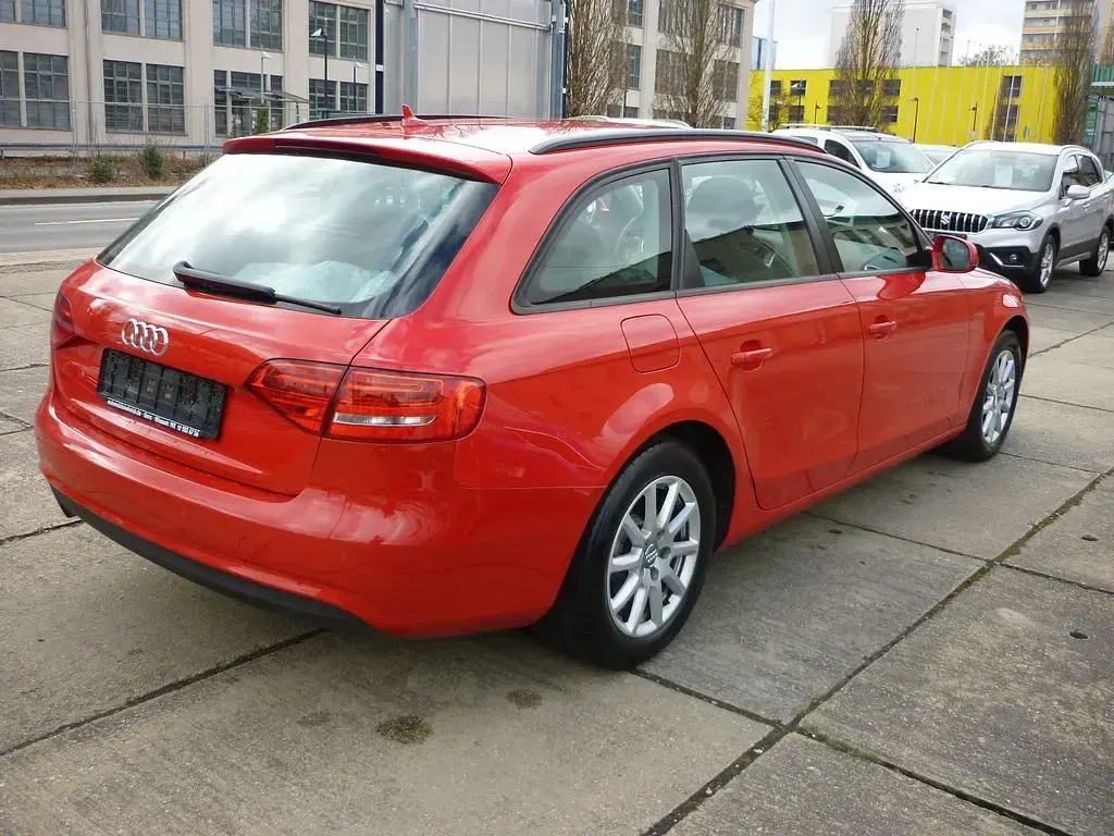 Gebraucht Audi A4 Ambiente 150 PS (110 kW) 2014 Rot Kombi
