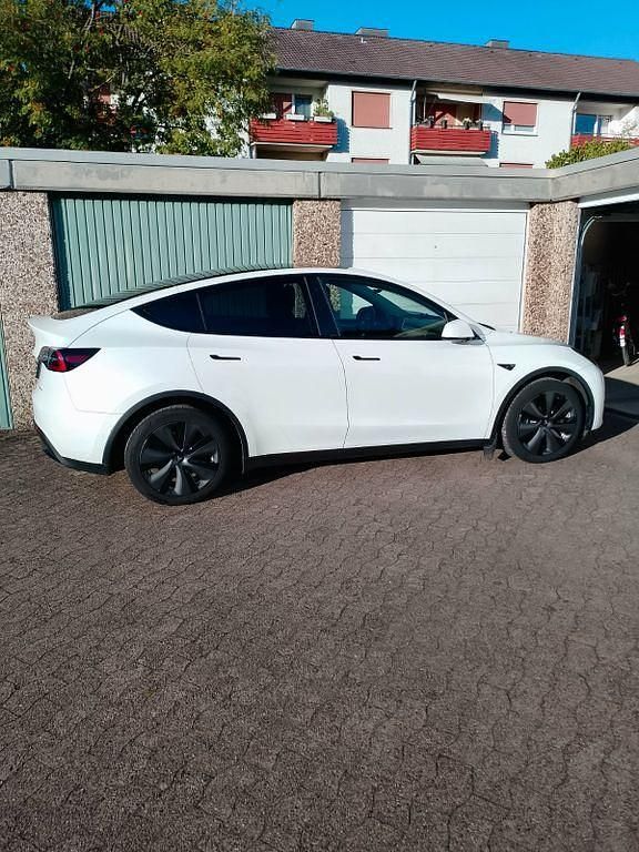 Weiß Gebraucht 2022 Tesla Model Y Long Range AWD SUV | 32.990 € (Superpreis) - Bild 1/4