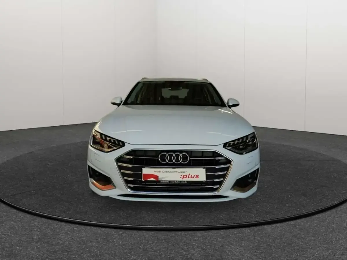 Gebraucht Audi A4 Advanced 150 PS (110 kW) 2023 Gletscherweiß metallic Kombi