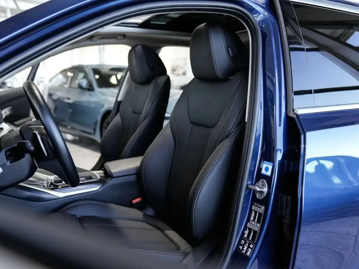 Gebraucht BMW 320 Sport Line 190 PS (139 kW) 2024 Phytonicblau Kombi