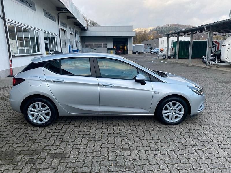 Gebraucht Opel Astra 105 PS (77 kW) 2016 Silber Kleinwagen