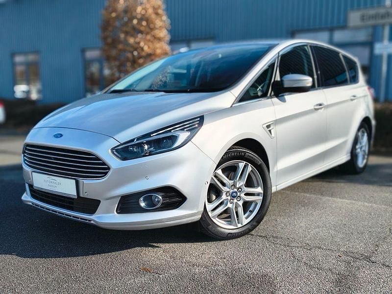 Gebraucht Ford S-MAX Titanium 179 PS (131 kW) 2016 Silber Van / Kleinbus
