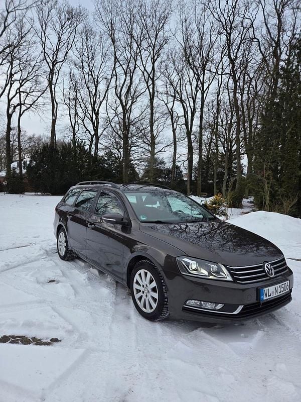 Braun Gebraucht 2014 VW Passat Kombi | 7.900 € (Guter Preis) - Bild 1/4