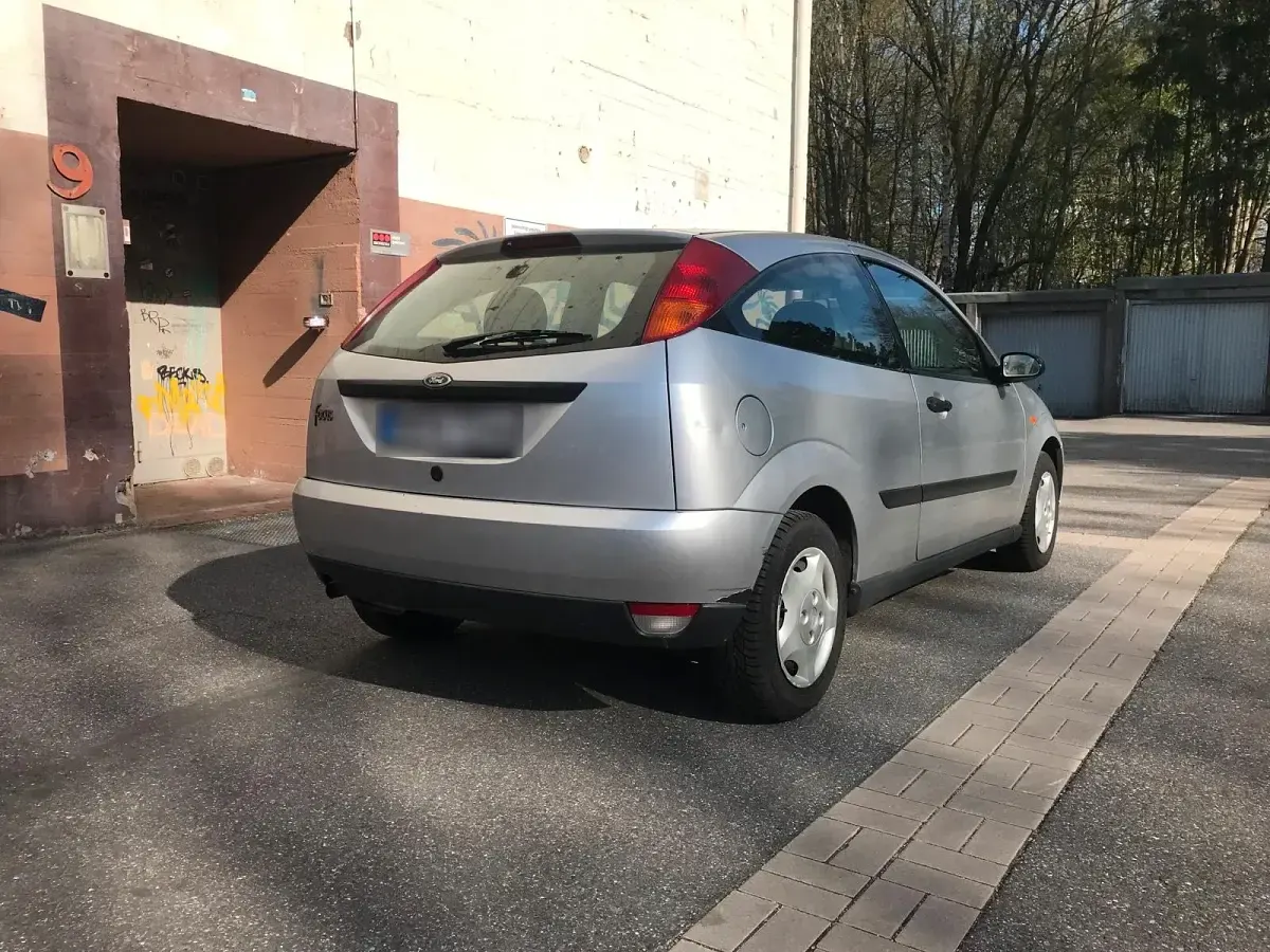 Gebraucht Ford Focus 74 PS (54 kW) 1998 Silber Limousine