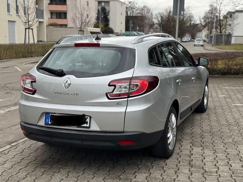 Gebraucht Renault Mégane III Dynamique 106 PS (77 kW) 2011 Silber Limousine