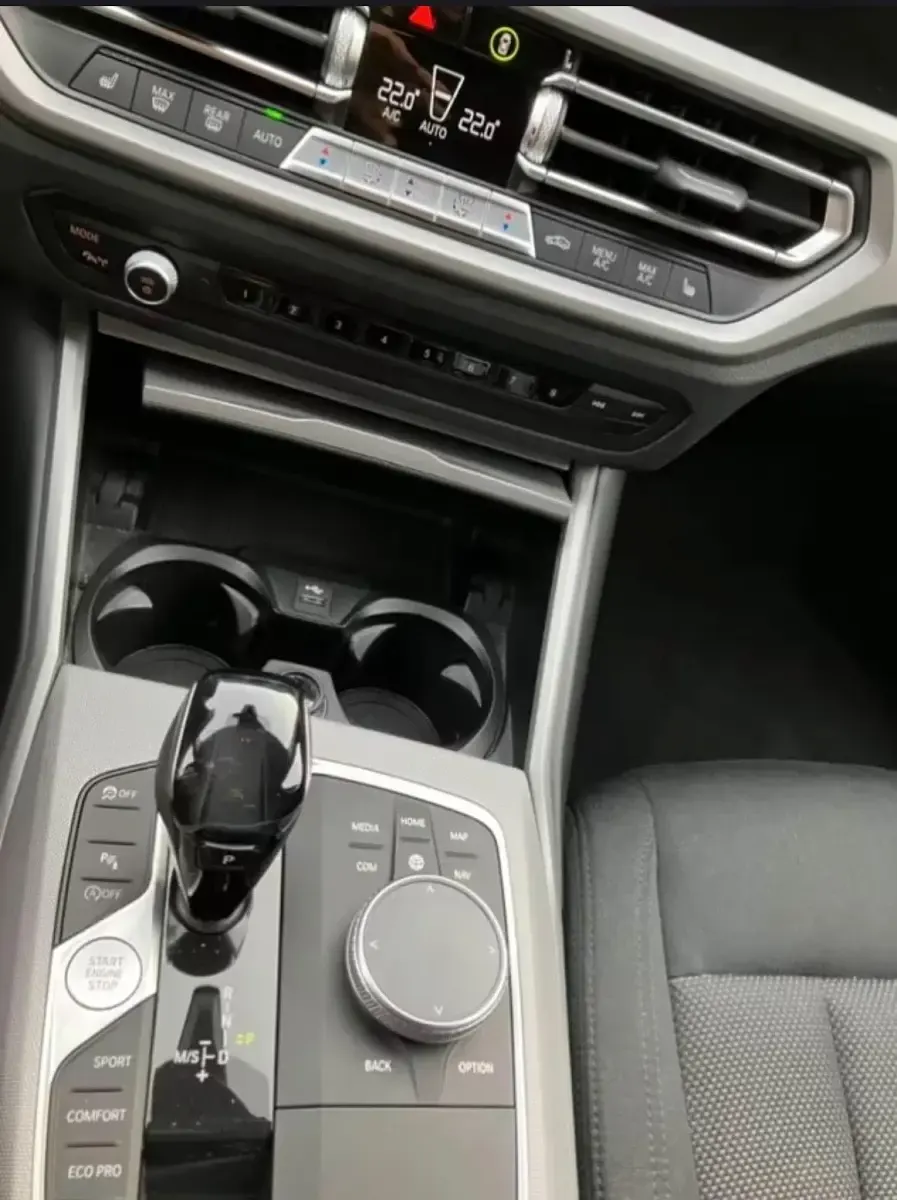 Gebraucht BMW 318 Advantage 156 PS (114 kW) 2021 Weiß Limousine