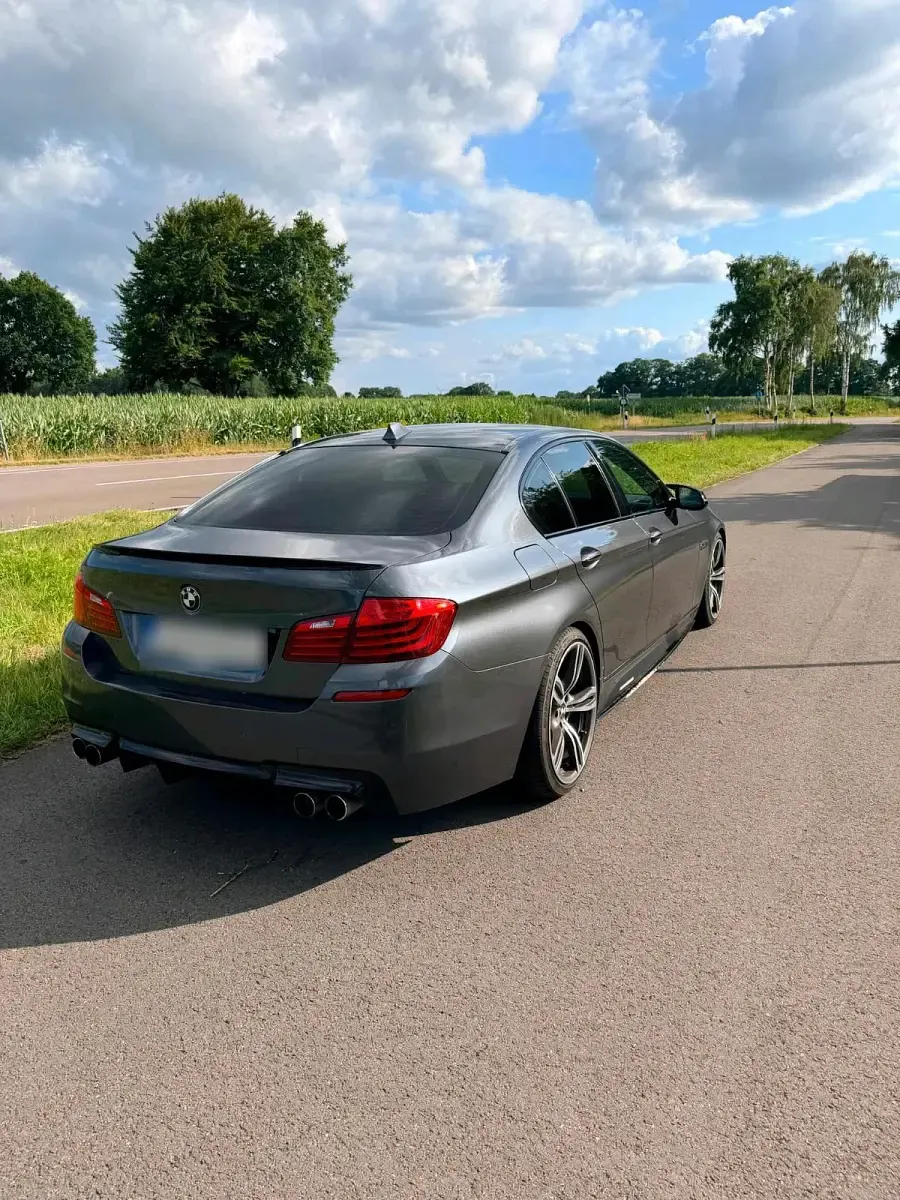 Gebraucht BMW 550 449 PS (330 kW) 2016 Andere farben Limousine
