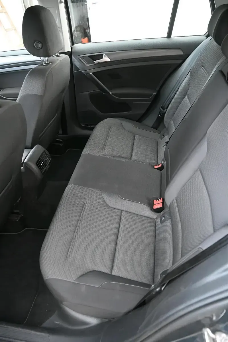 Używany VW e-Golf 100 kW (136 KM) 2020 Szary Hatchback