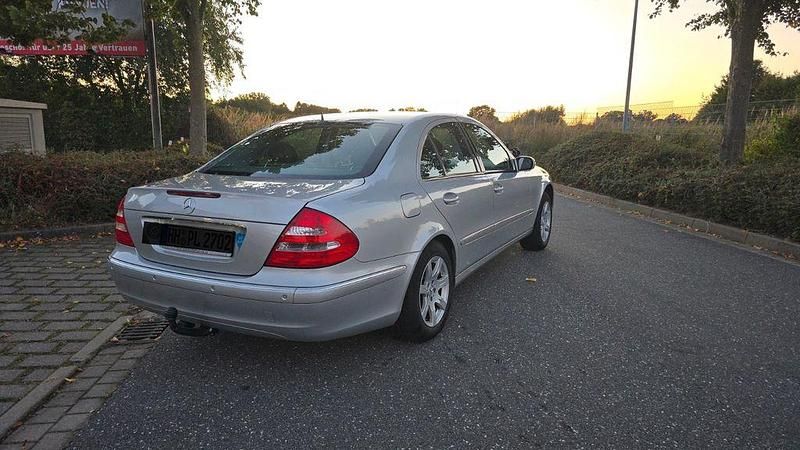 Gebraucht Mercedes E200 Avantgarde 163 PS (119 kW) 2003 Silber Limousine