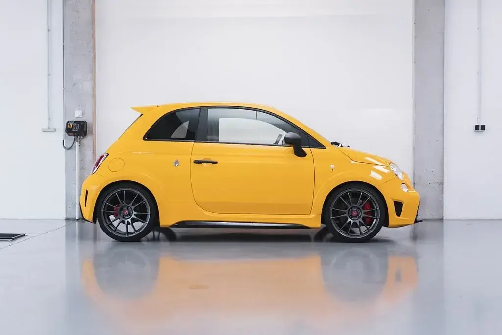Gebraucht Abarth 695 190 PS (139 kW) 2016 Gelb Kleinwagen