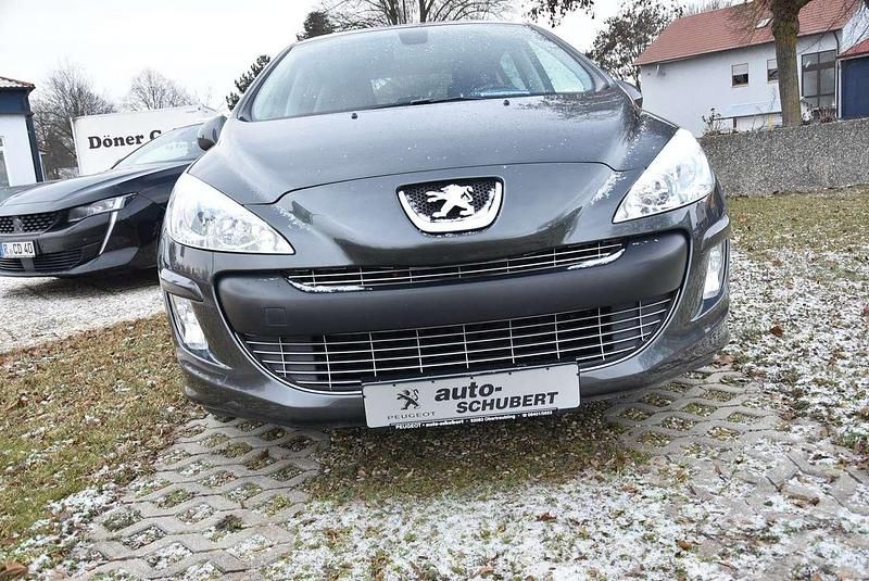Gebraucht Peugeot 308 Premium 120 PS (88 kW) 2011 Lack grau shark/metalliclacki Limousine