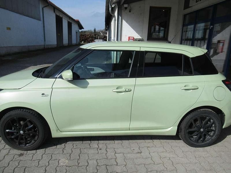 Gebraucht Suzuki Swift Comfort+ 83 PS (61 kW) 2024 Cool yellow Kleinwagen