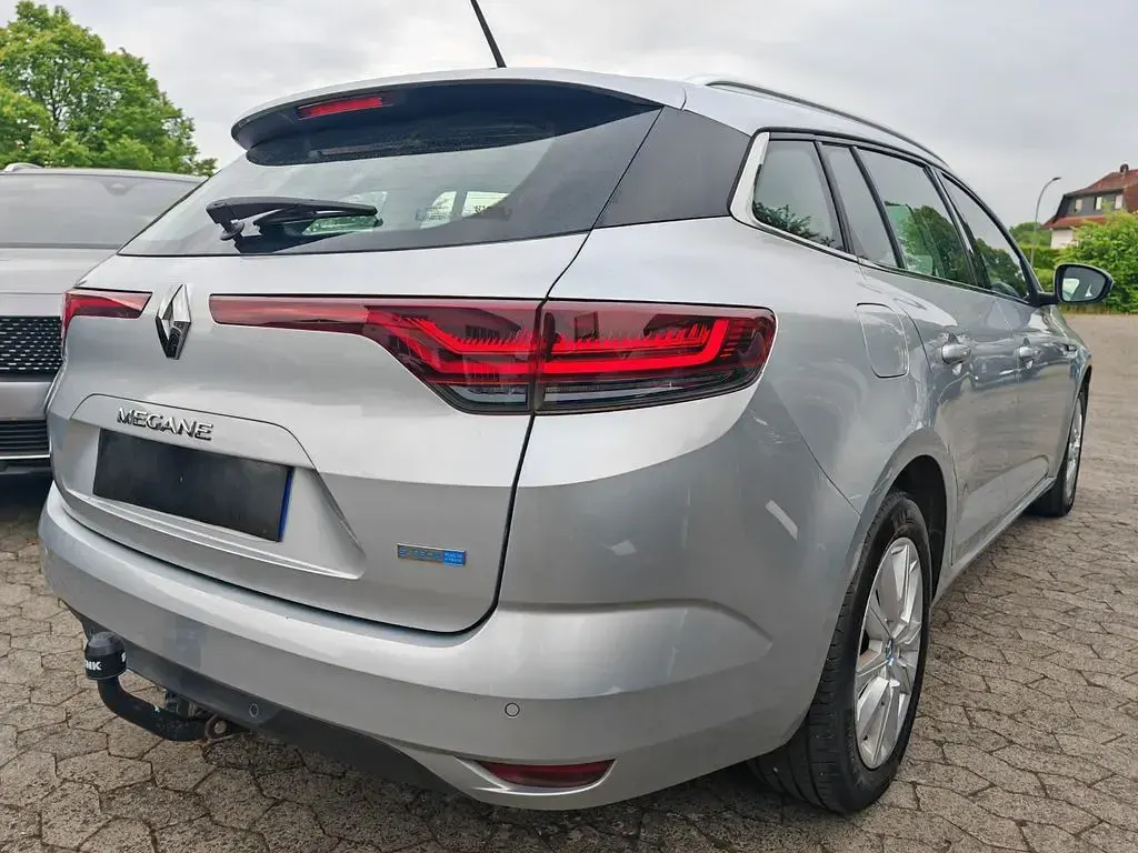 Używany Renault Megane E-Tech 158 KM (116 kW) 2022 Szary Sedan/Limuzyna