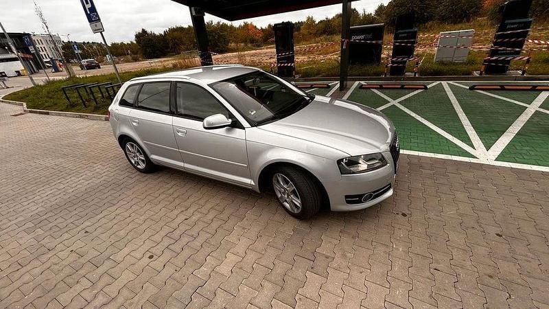 Gebraucht Audi A3 Ambiente 105 PS (77 kW) 2011 Silber Kleinwagen