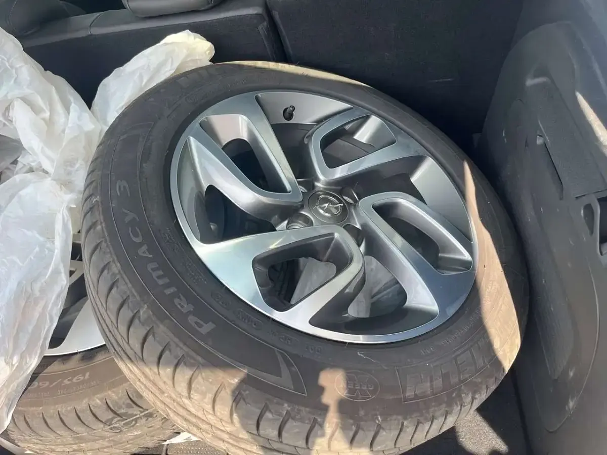Gebraucht Opel Crossland X 99 PS (72 kW) 2018 Arktisblau/true blue SUV