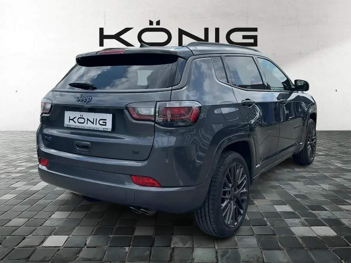 Käytetty Jeep Compass 180 HP (132 kW) 2022 Harmaa Katumaasturi