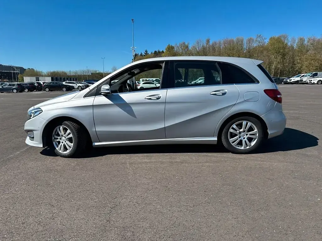 Gebraucht Mercedes B200 Urban 136 PS (100 kW) 2016 Silber Kleinwagen
