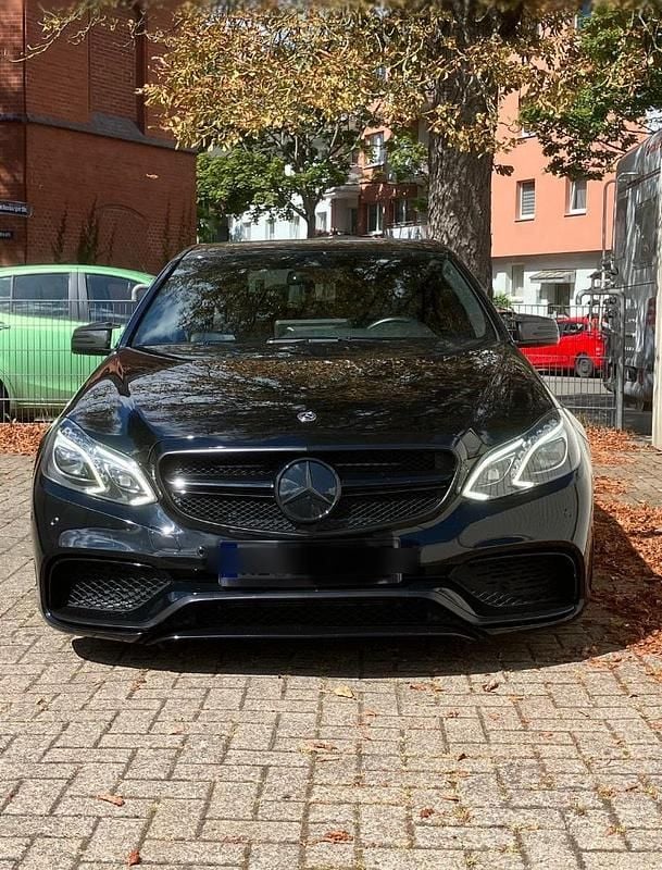 Schwarz Gebraucht 2013 Mercedes E500 Limousine | 30.500 € (Fairer Preis) - Bild 1/4