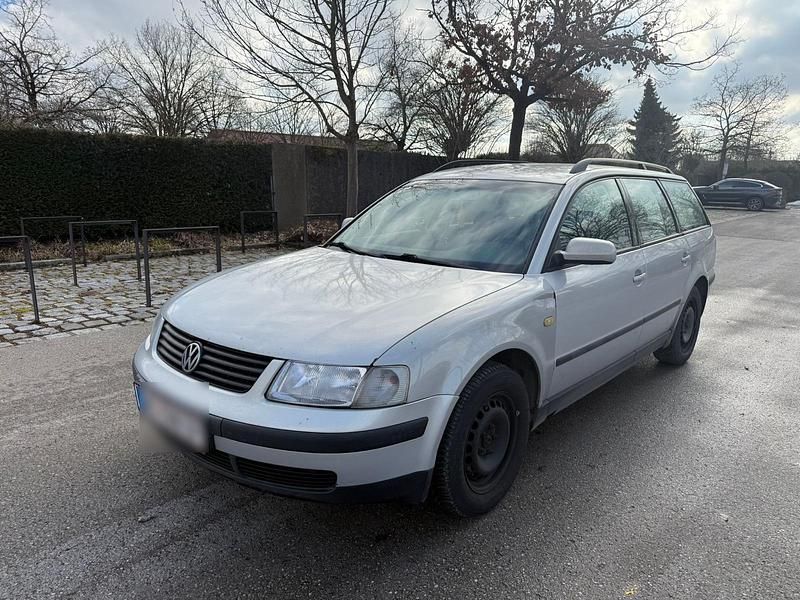 Silber Gebraucht 1999 VW Passat Kombi | 700 € (Guter Preis) - Bild 1/4