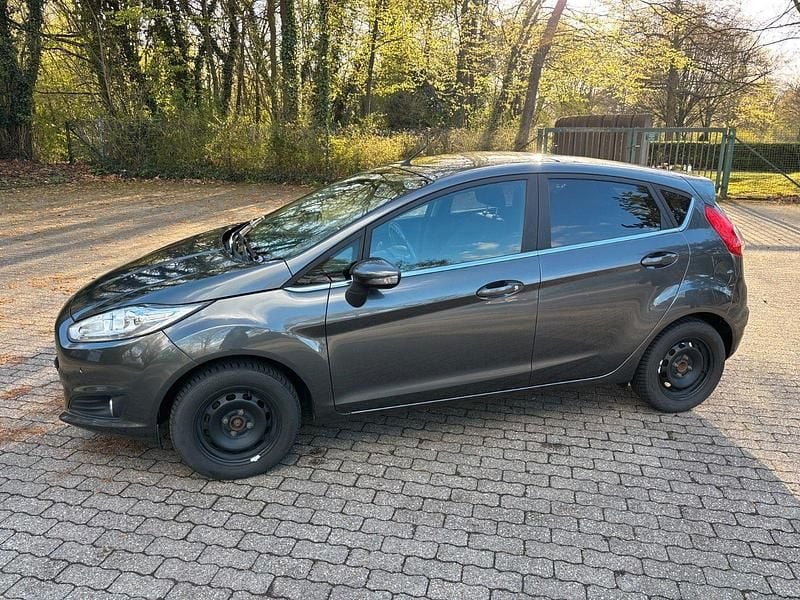 Gebraucht Ford Fiesta Titanium 80 PS (58 kW) 2017 Grau Kleinwagen