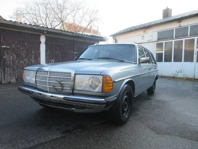 Gebraucht Mercedes 240 72 PS (52 kW) 1980 Blau Kombi