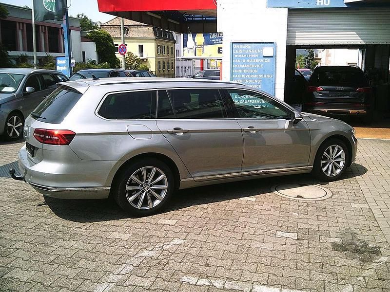 Gebraucht VW Passat 120 PS (88 kW) 2015 Silber Kombi
