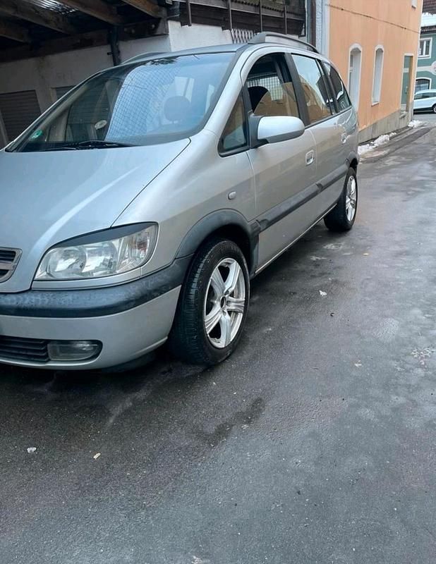 Gebraucht Opel Zafira 125 PS (91 kW) 2003 Silber Van / Kleinbus