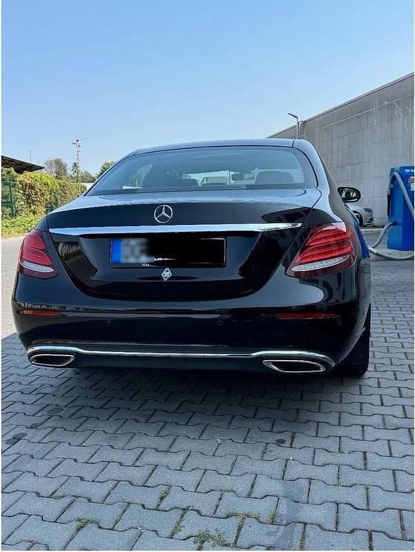 Gebraucht Mercedes E220 194 PS (142 kW) 2019 Schwarz Limousine