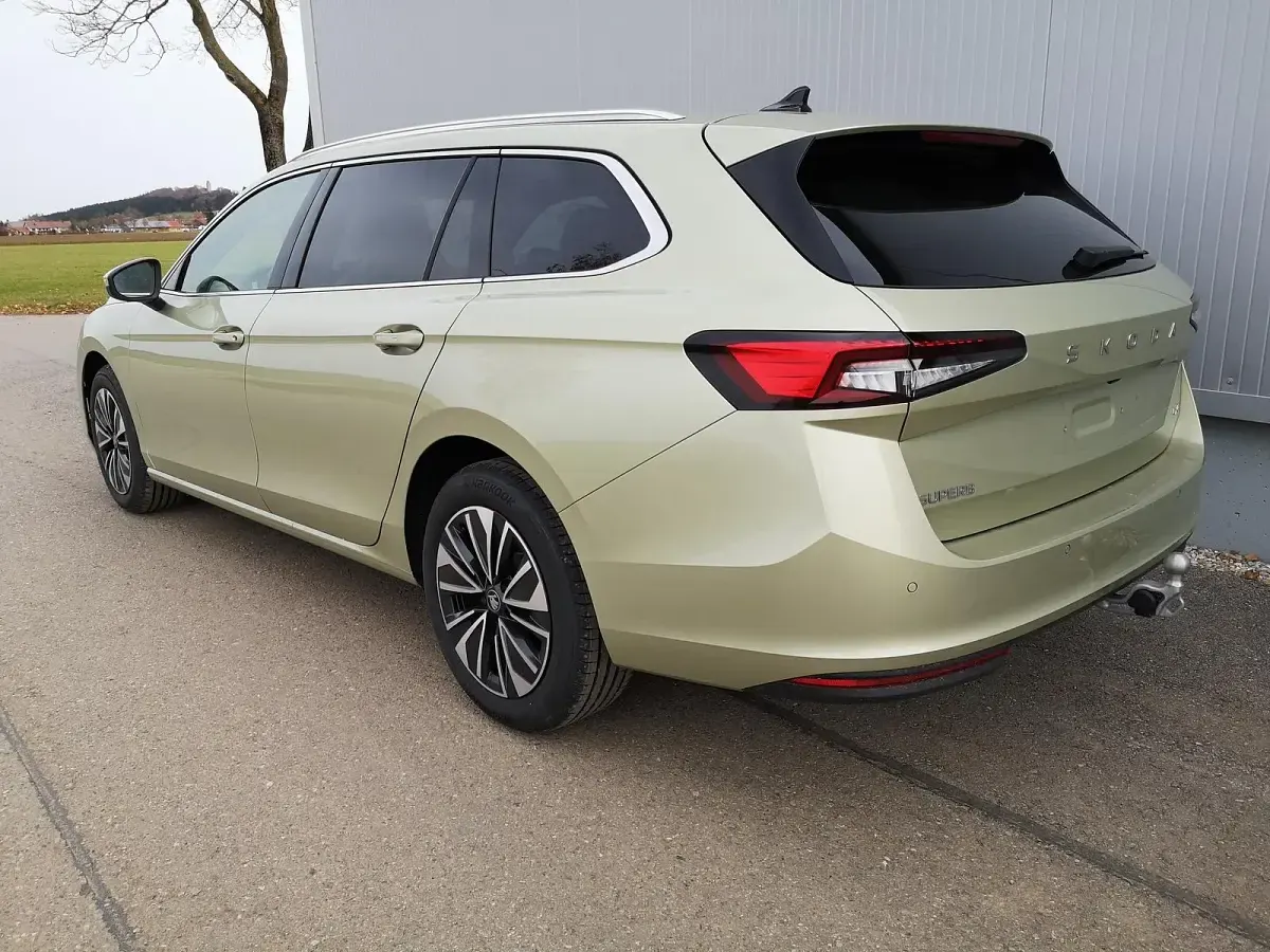 Neu Skoda Superb Selection 220 PS (161 kW) 2025 Ice tea yellow