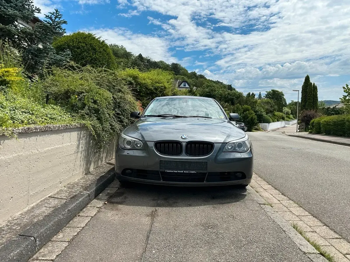 Gebraucht BMW 530 231 PS (169 kW) 2006 Grau Limousine