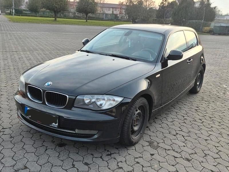 Gebraucht BMW 116 116 PS (85 kW) 2010 Schwarz Kleinwagen