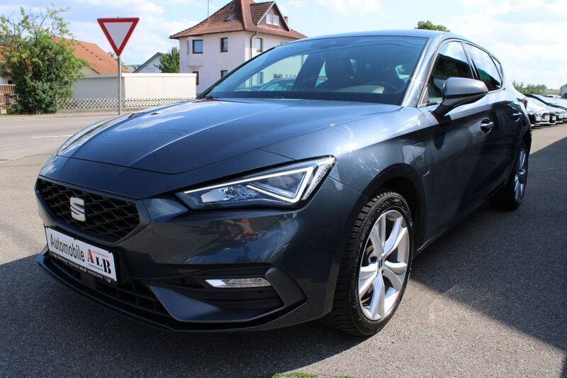 Grau Gebraucht 2021 Seat Leon FR Limousine | 18.950 € (Fairer Preis) - Bild 1/4