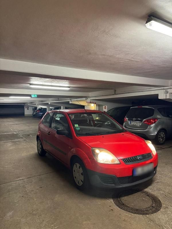 Gebraucht Ford Fiesta 59 PS (43 kW) 2005 Rot Kleinwagen