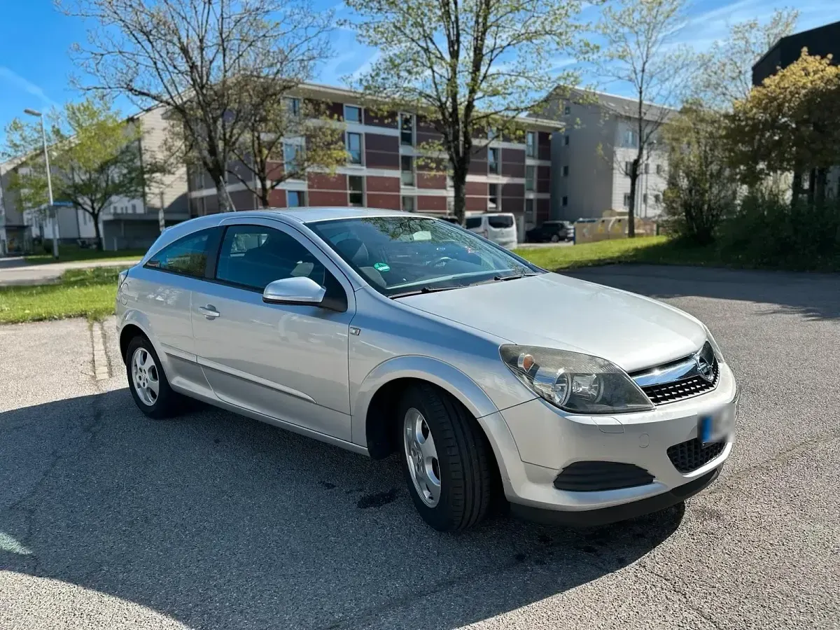 Gebraucht Opel Astra GTC 90 PS (66 kW) 2008 Silber Limousine