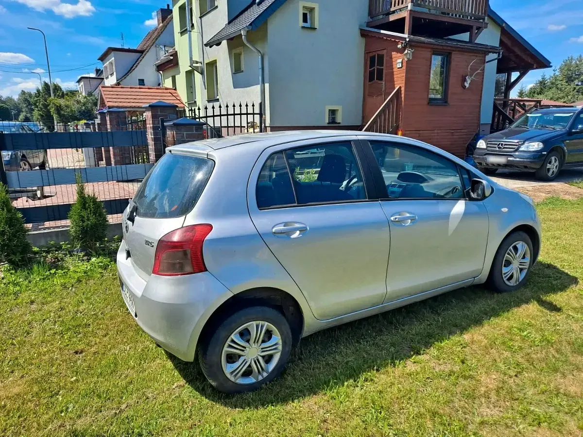 Gebraucht Toyota Yaris 86 PS (63 kW) 2007 Silber Kleinwagen