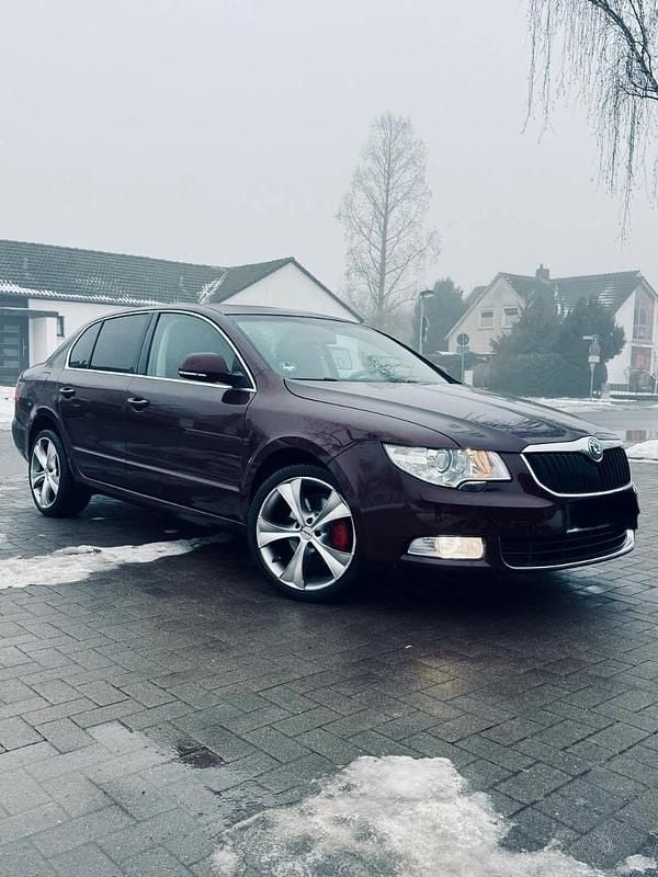 Gebraucht Skoda Superb 160 PS (117 kW) 2008 Rot Limousine