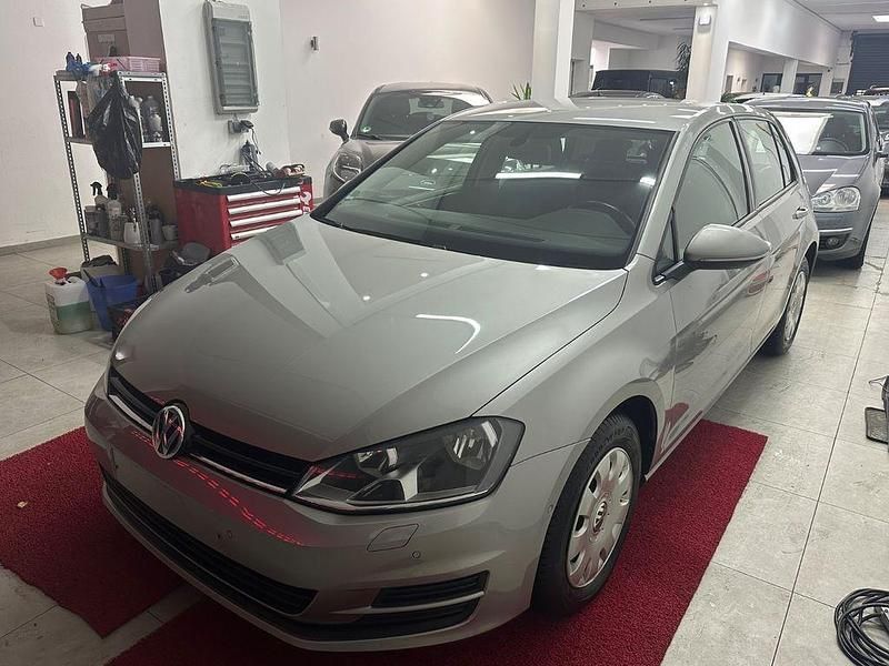 Silber Gebraucht 2013 VW Golf VII Trendline Limousine | 8.999 € (Fairer Preis) - Bild 1/4