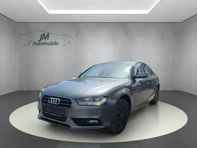 Gebraucht Audi A4 Attraction 204 PS (150 kW) 2014 Grau Limousine