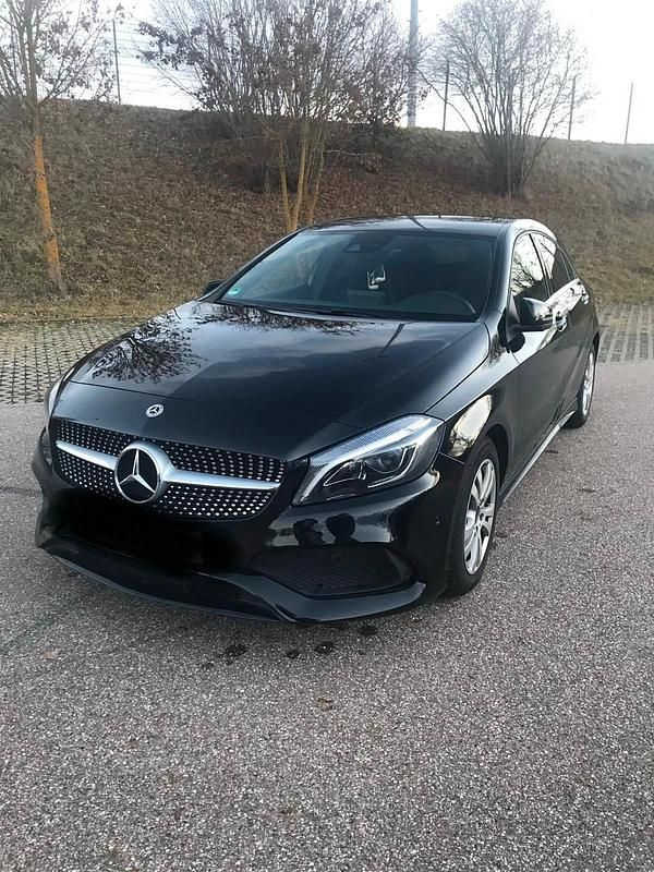 Gebraucht Mercedes A200 Edition 156 PS (114 kW) 2017 Schwarz Limousine